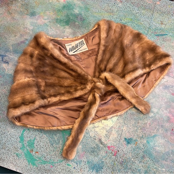 Vintage mid century- Fur Shrug /stole/capelet - needs repair - Picture 1 of 10